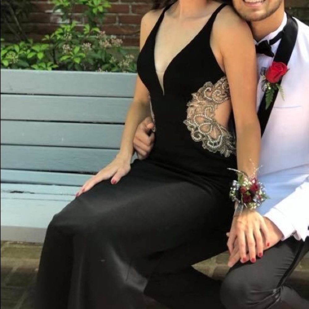 BLACK PROM DRESS - Picture 2 of 8
